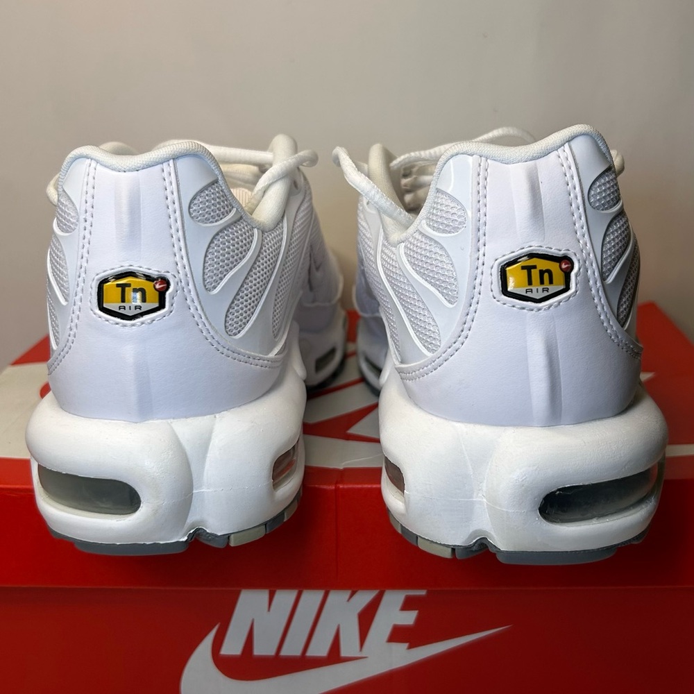 NIB Nike Air Max Plus TN Tuned Triple White Black Cool Grey 604133-139 Sz 13 - Picture 5 of 9